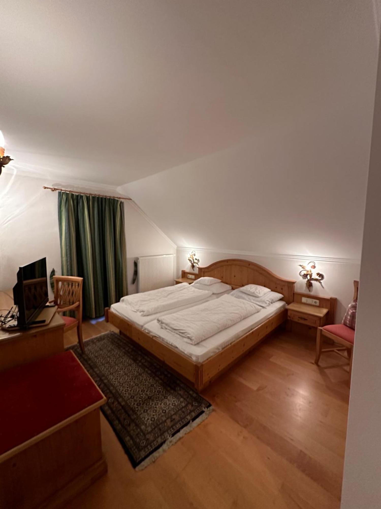 Esterer Grödig Exteriör bild